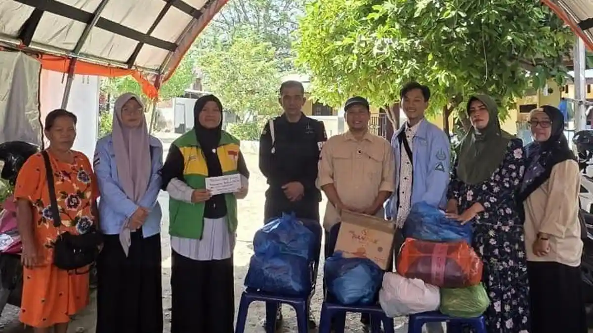 LDK Al-Kautsar dan YAKESMA Aceh Salurkan Bantuan untuk Korban Kebakaran di Kampung Jawa Lama
