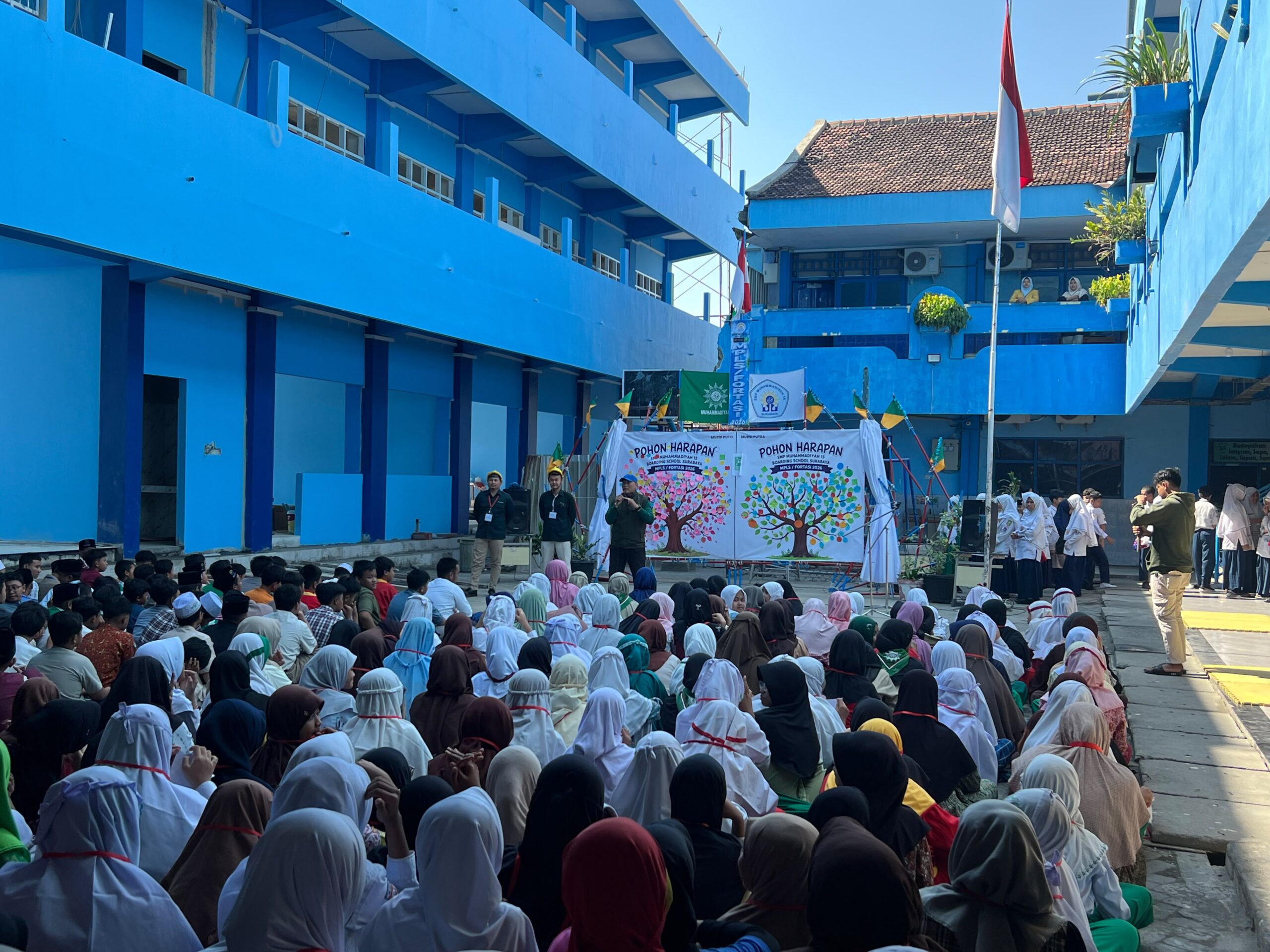 Ratusan Siswa Baru SMP Muhammadiyah 15 Surabaya Ikuti Sosialisasi dan Simulasi Kesiapsiagaan Bencana