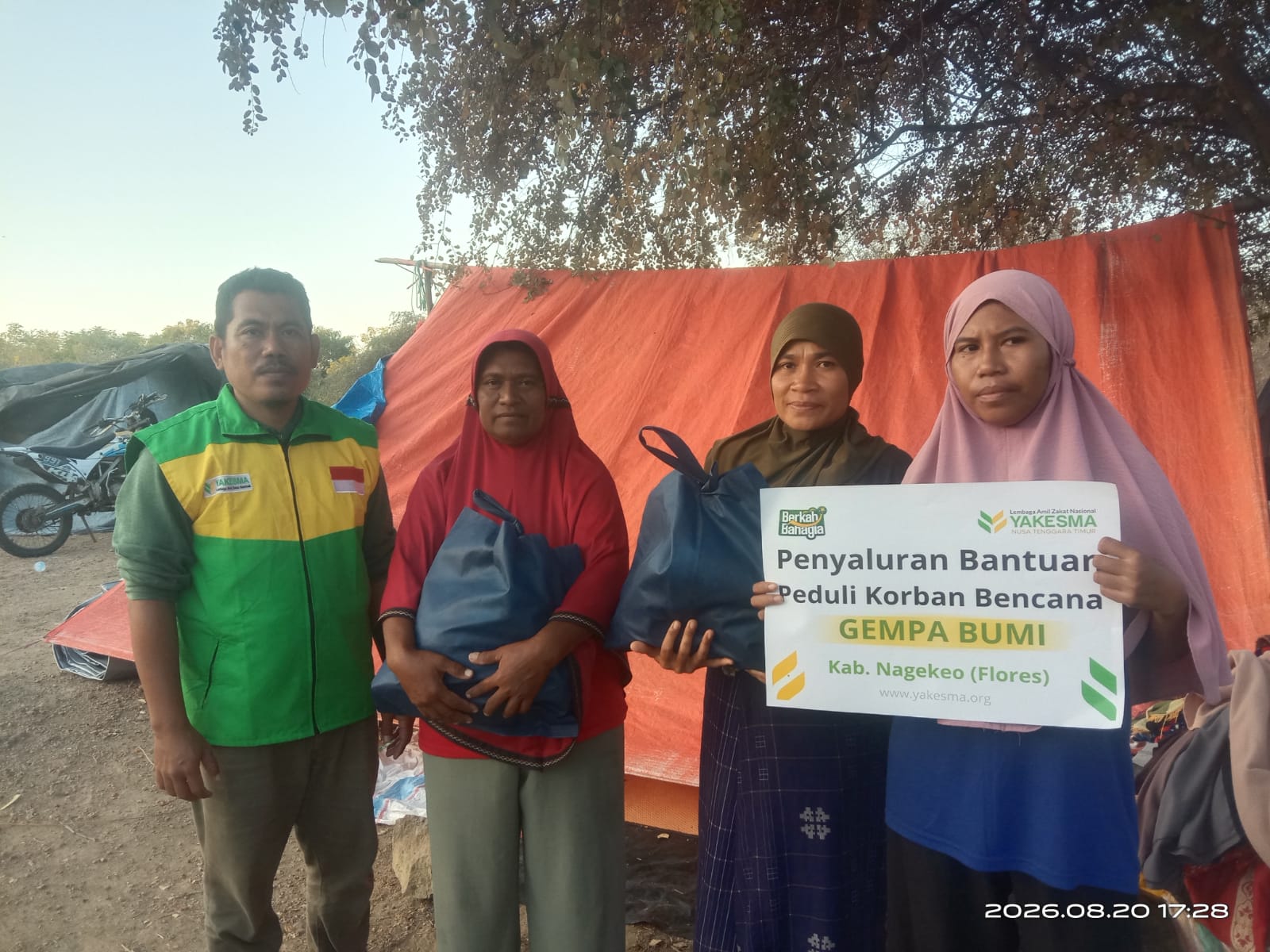 LAZNAS YAKESMA Salurkan Bantuan untuk Penyintas Gempa NTT, Jangkau Pengungsian di Wilayah Perbukitan