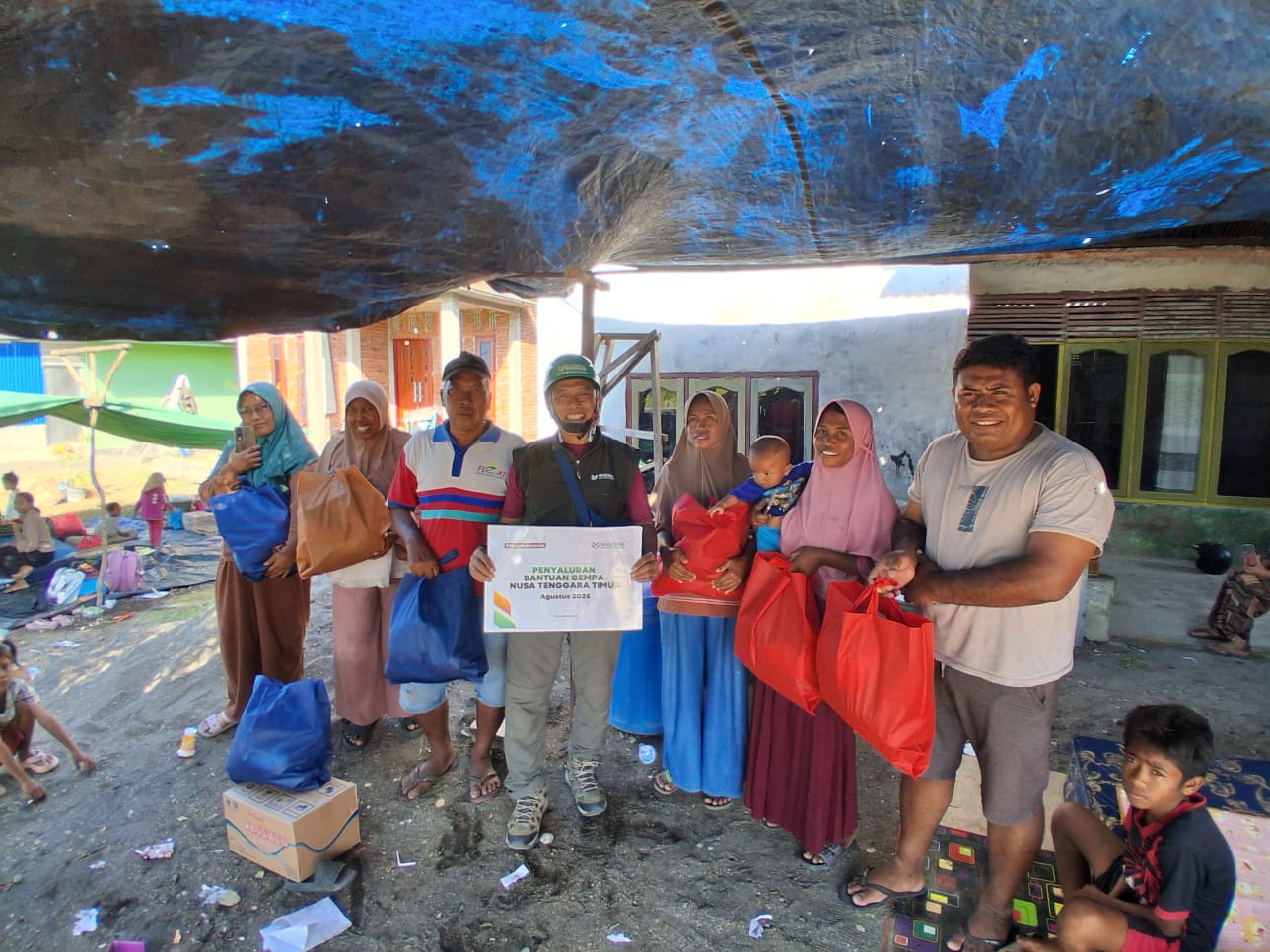 LAZNAS YAKESMA Salurkan Ratusan Paket Bantuan Kemanusiaan bagi Warga Terdampak Gempa di Nagekeo, NTT